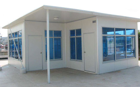 <a href='http://m.dghtlsw.com/' target='_blank'><u>夾芯板</u></a>可以用來(lái)搭建移動(dòng)板房